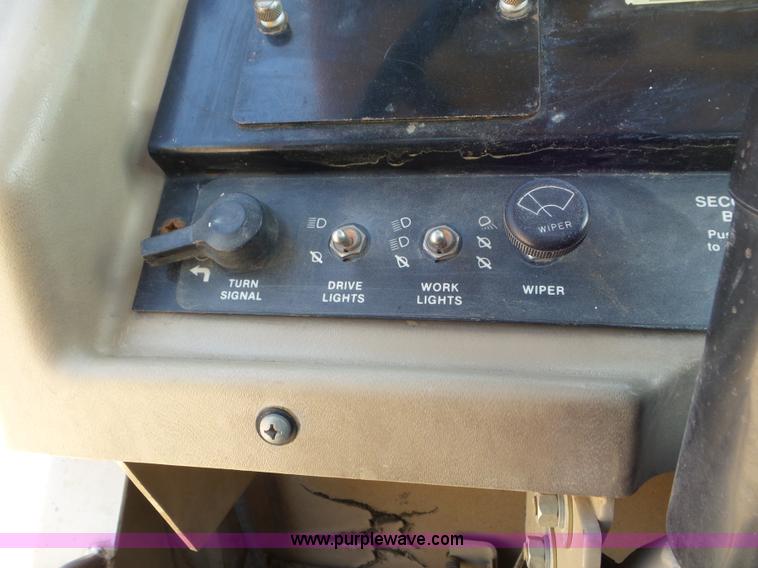 image for item L6839 1995 John Deere 762B elevating scraper