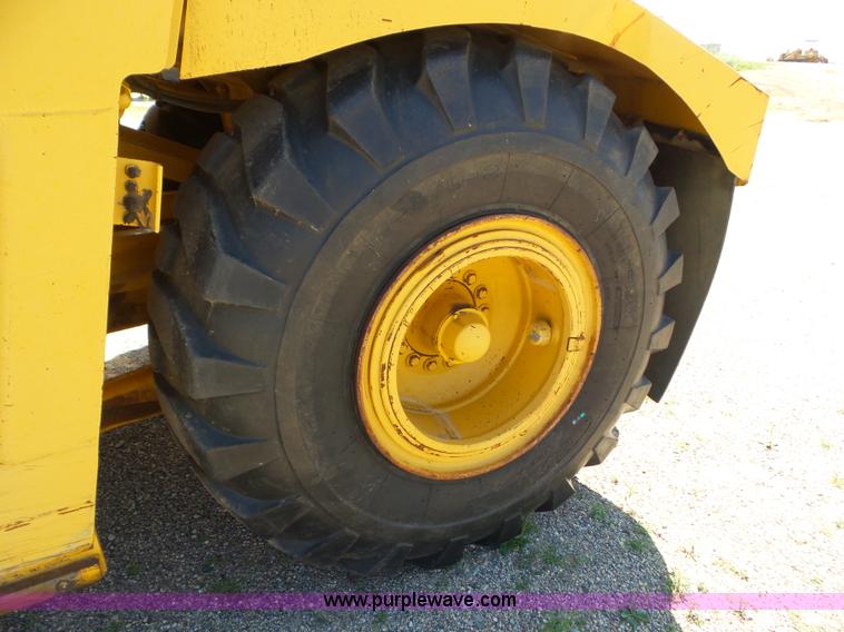 image for item L6839 1995 John Deere 762B elevating scraper