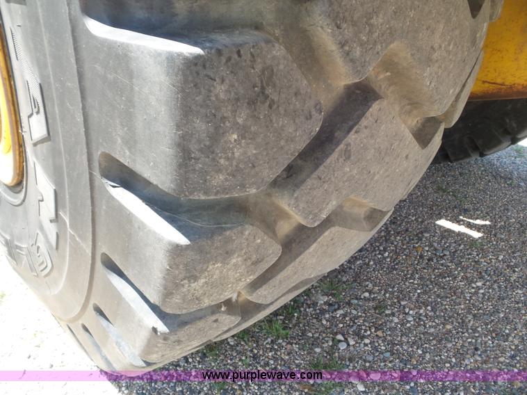 image for item L6839 1995 John Deere 762B elevating scraper