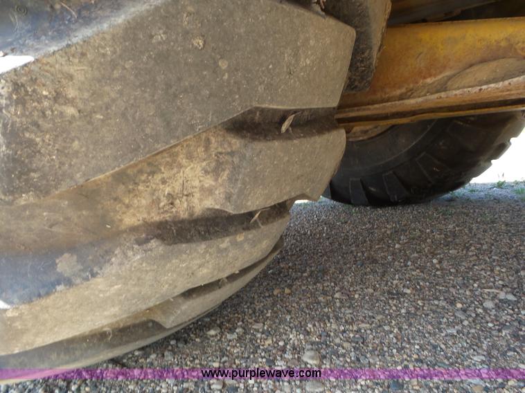 image for item L6839 1995 John Deere 762B elevating scraper