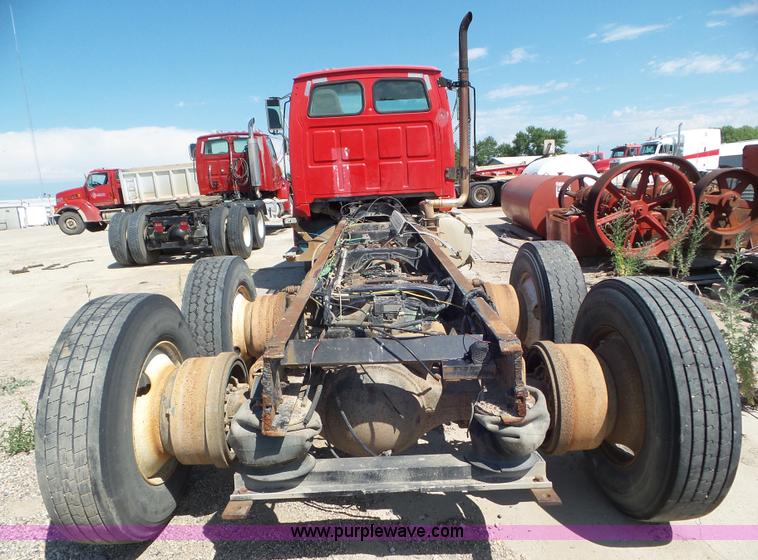 image for item L6842 1997 Ford AT9513 Aeromax 113 truck cab and chassis