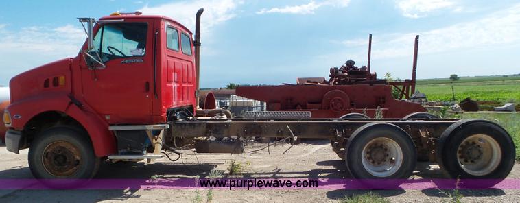 image for item L6842 1997 Ford AT9513 Aeromax 113 truck cab and chassis