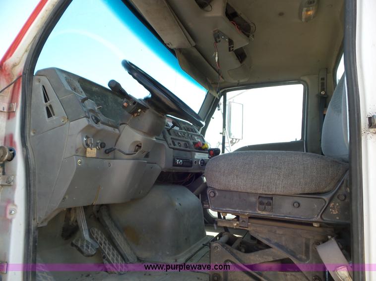 image for item L6842 1997 Ford AT9513 Aeromax 113 truck cab and chassis