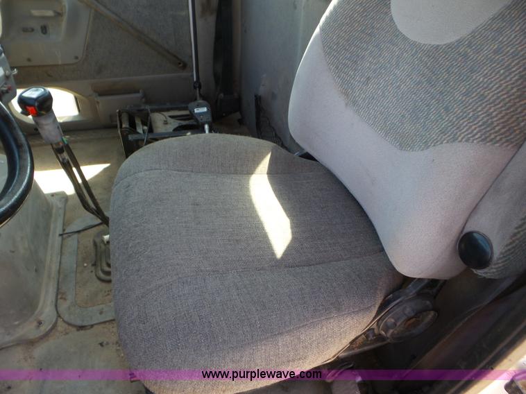 image for item L6842 1997 Ford AT9513 Aeromax 113 truck cab and chassis