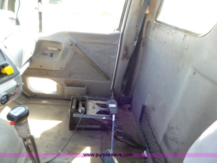 image for item L6842 1997 Ford AT9513 Aeromax 113 truck cab and chassis