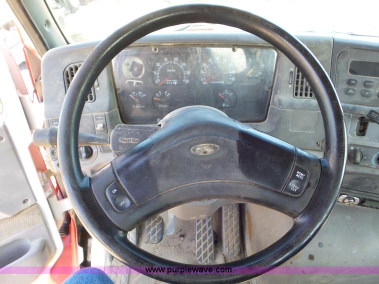 image for item L6842 1997 Ford AT9513 Aeromax 113 truck cab and chassis