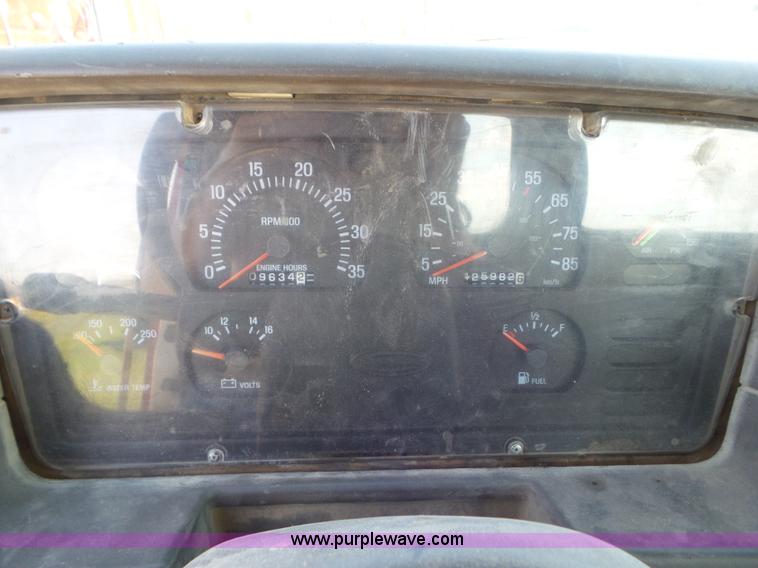 image for item L6842 1997 Ford AT9513 Aeromax 113 truck cab and chassis