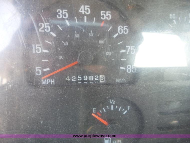 image for item L6842 1997 Ford AT9513 Aeromax 113 truck cab and chassis