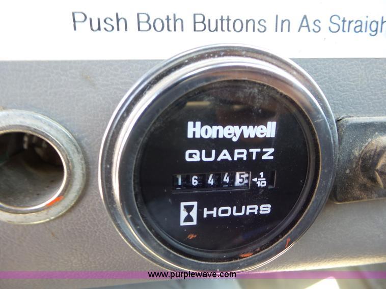 image for item L6842 1997 Ford AT9513 Aeromax 113 truck cab and chassis