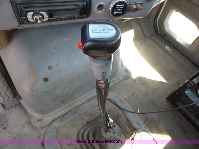 image for item L6842 1997 Ford AT9513 Aeromax 113 truck cab and chassis