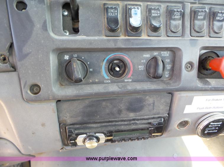 image for item L6842 1997 Ford AT9513 Aeromax 113 truck cab and chassis