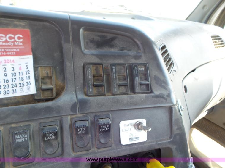 image for item L6842 1997 Ford AT9513 Aeromax 113 truck cab and chassis