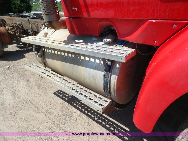 image for item L6842 1997 Ford AT9513 Aeromax 113 truck cab and chassis