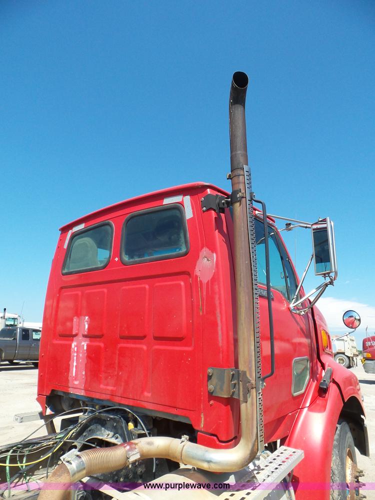 image for item L6842 1997 Ford AT9513 Aeromax 113 truck cab and chassis