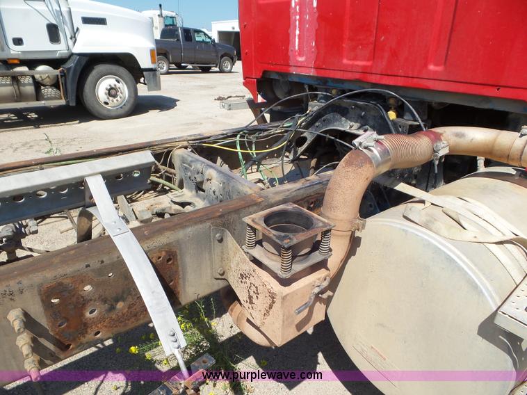 image for item L6842 1997 Ford AT9513 Aeromax 113 truck cab and chassis