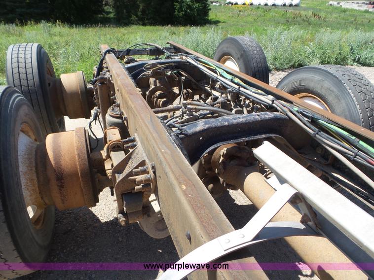 image for item L6842 1997 Ford AT9513 Aeromax 113 truck cab and chassis