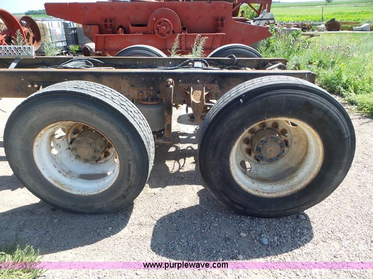 image for item L6842 1997 Ford AT9513 Aeromax 113 truck cab and chassis