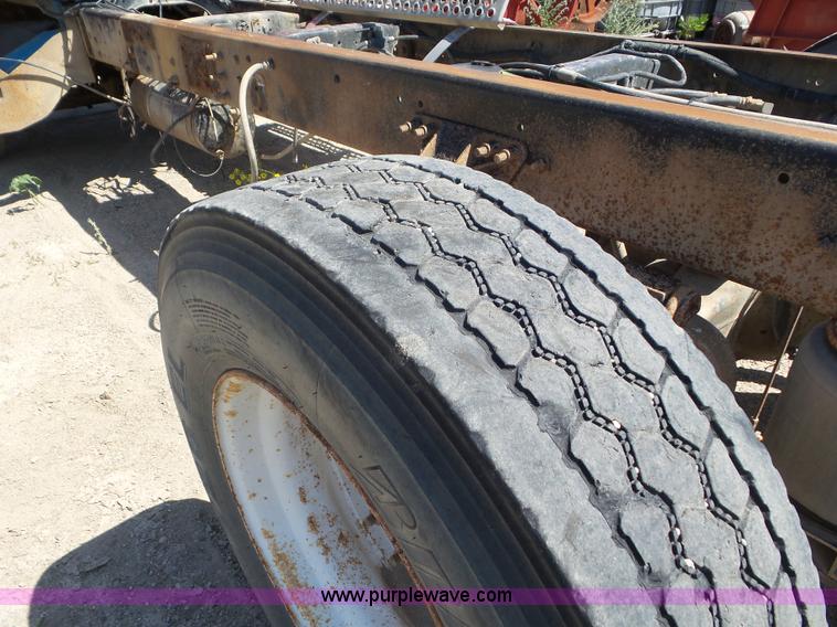 image for item L6842 1997 Ford AT9513 Aeromax 113 truck cab and chassis