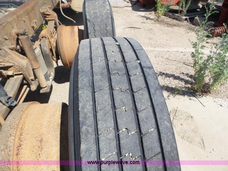 image for item L6842 1997 Ford AT9513 Aeromax 113 truck cab and chassis