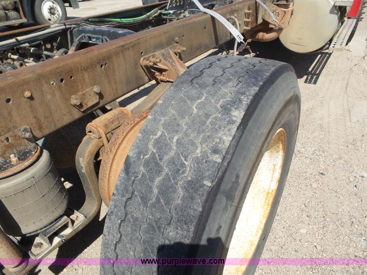 image for item L6842 1997 Ford AT9513 Aeromax 113 truck cab and chassis