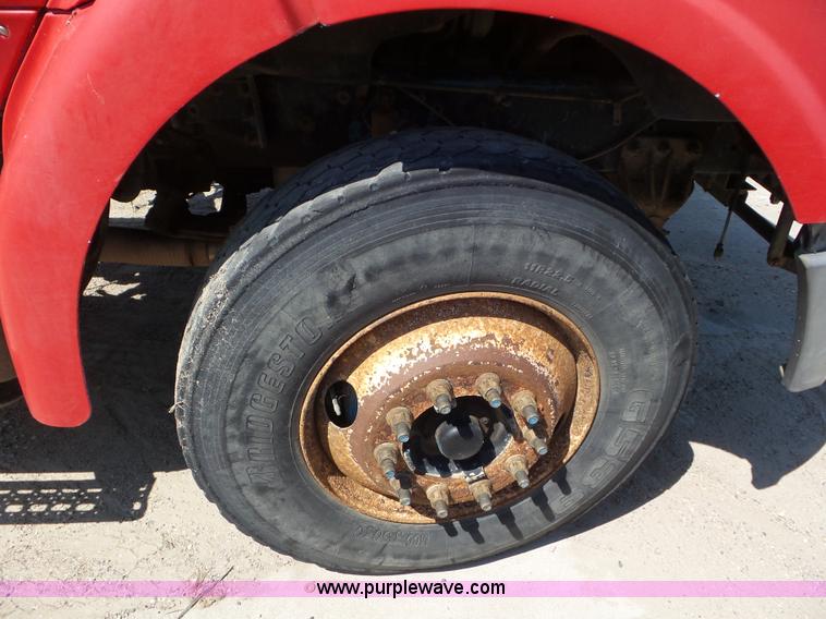 image for item L6842 1997 Ford AT9513 Aeromax 113 truck cab and chassis