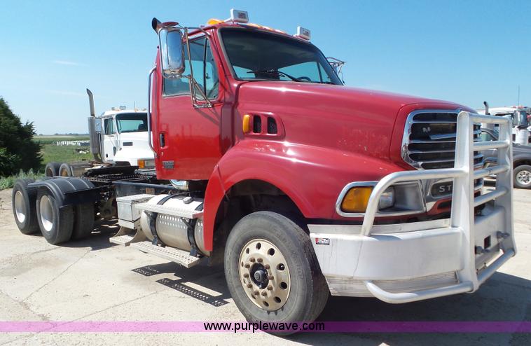 image for item L6843 2004 Sterling L9500 semi truck