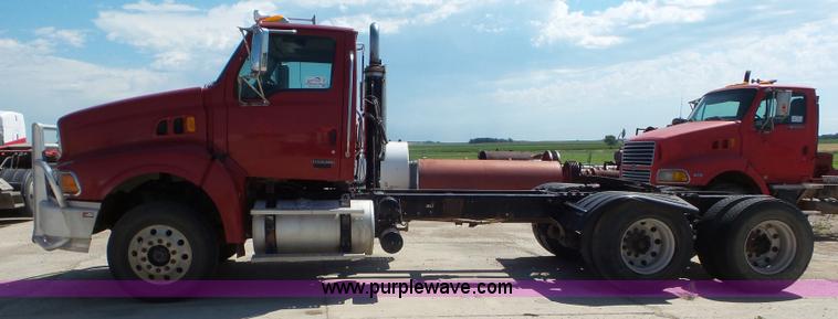 image for item L6843 2004 Sterling L9500 semi truck