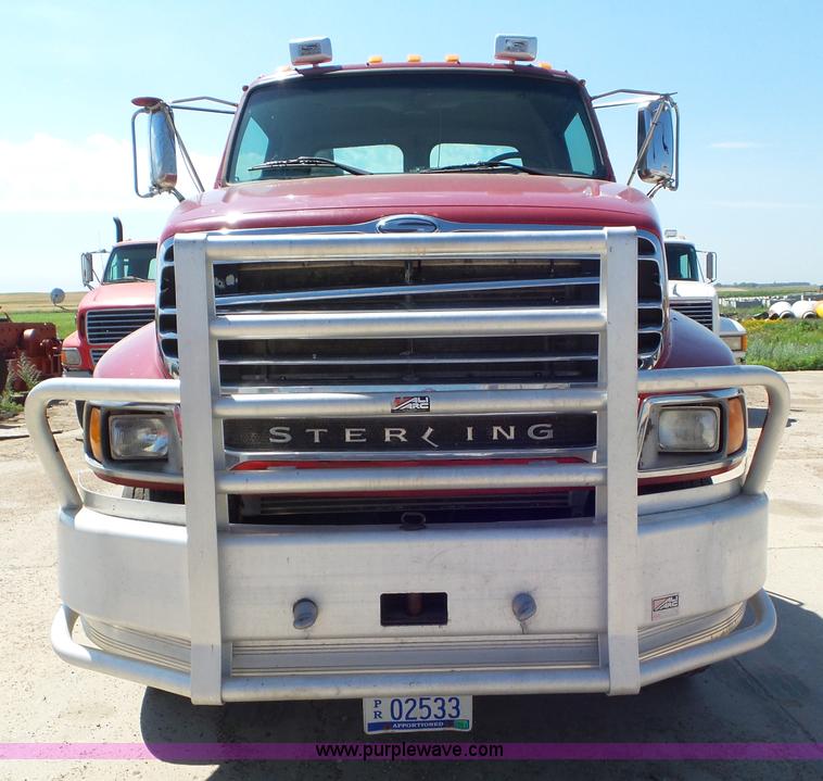 image for item L6843 2004 Sterling L9500 semi truck