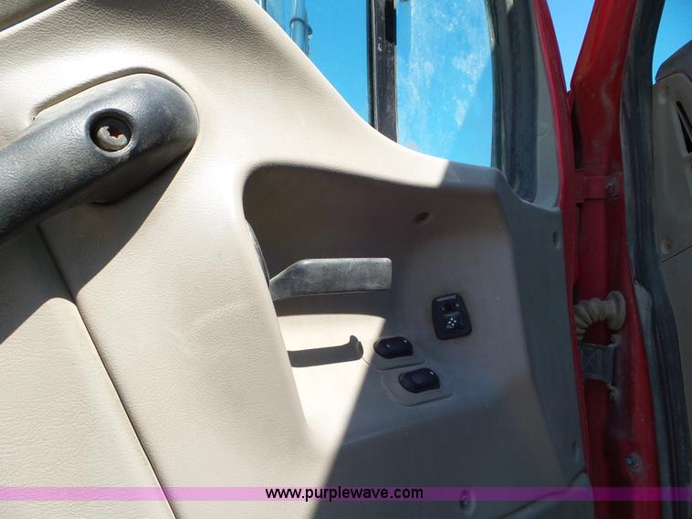 image for item L6843 2004 Sterling L9500 semi truck