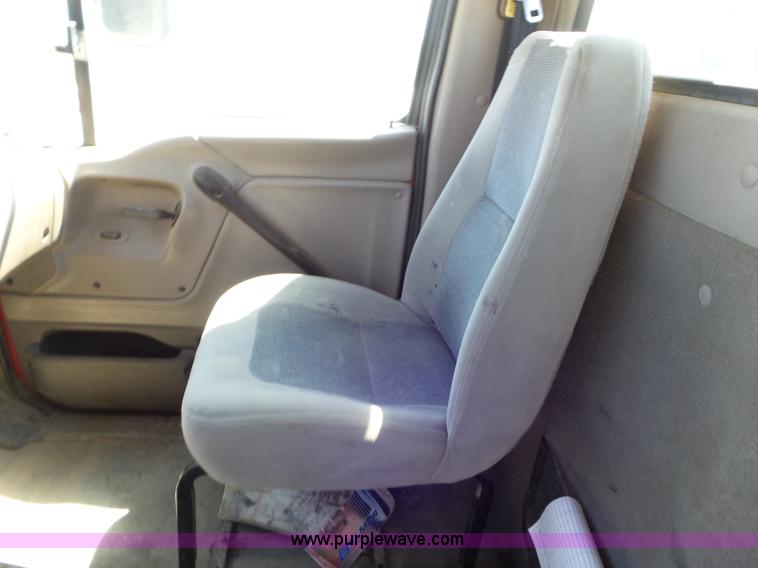 image for item L6843 2004 Sterling L9500 semi truck