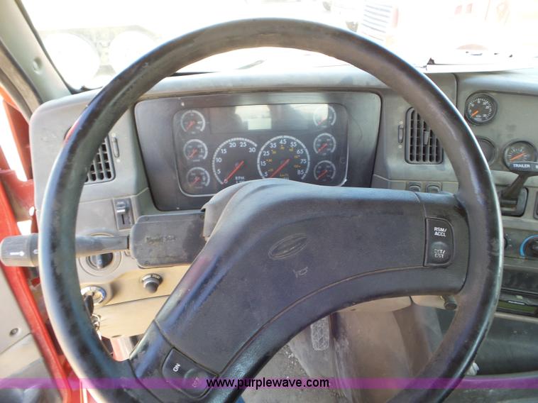 image for item L6843 2004 Sterling L9500 semi truck