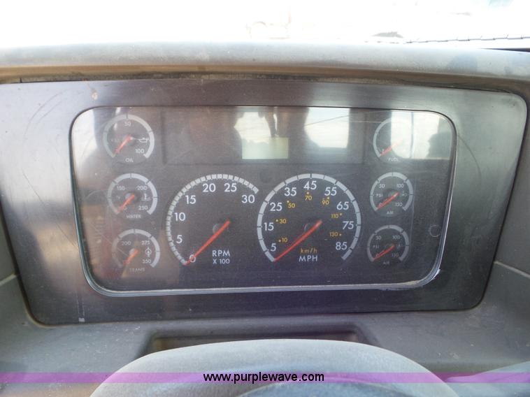 image for item L6843 2004 Sterling L9500 semi truck