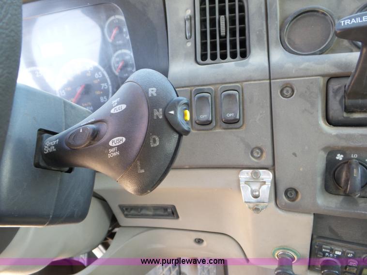 image for item L6843 2004 Sterling L9500 semi truck