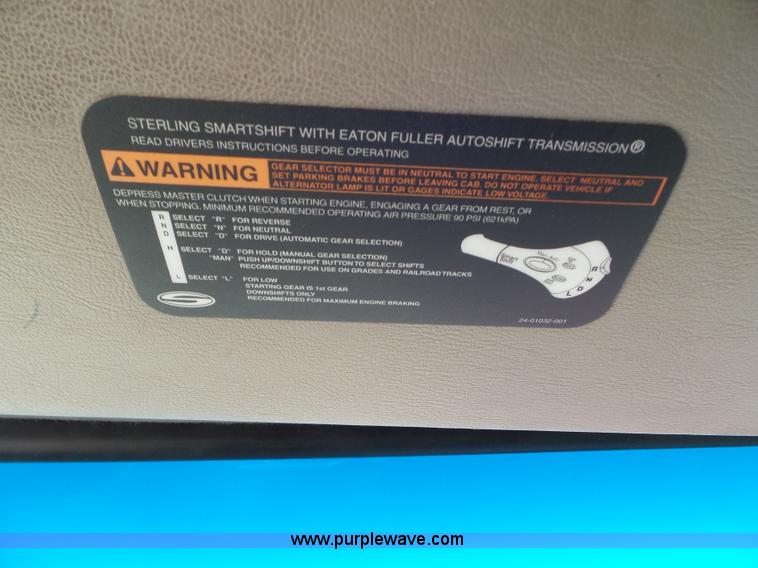 image for item L6843 2004 Sterling L9500 semi truck