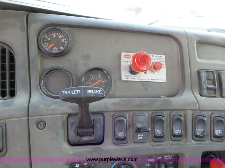 image for item L6843 2004 Sterling L9500 semi truck