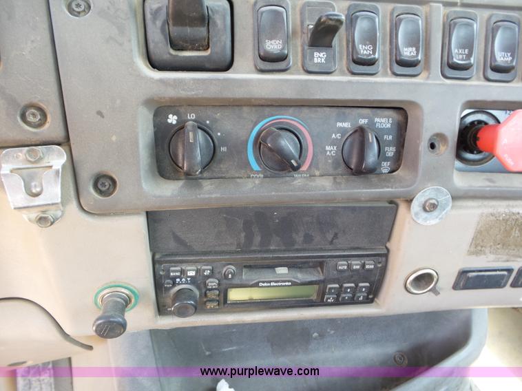 image for item L6843 2004 Sterling L9500 semi truck