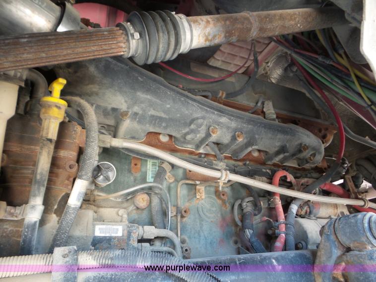 image for item L6843 2004 Sterling L9500 semi truck