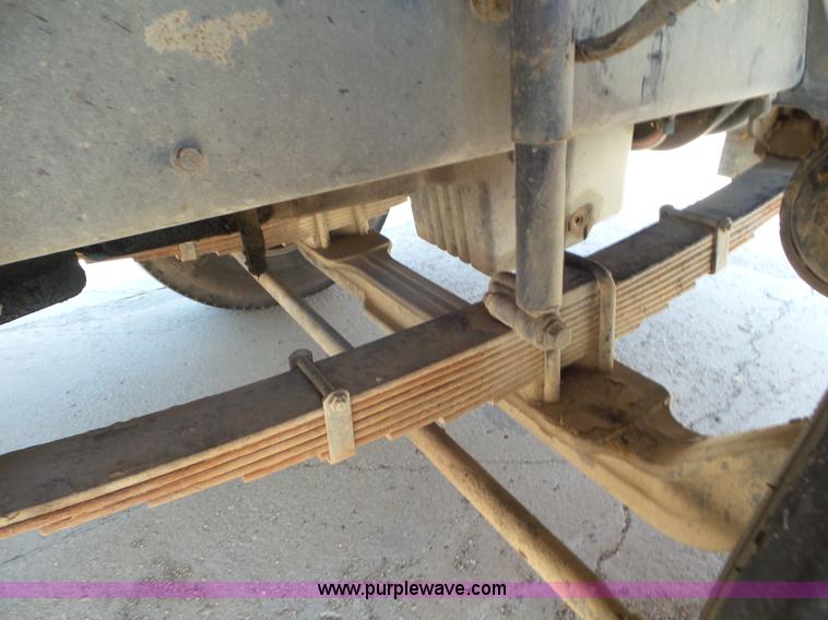 image for item L6843 2004 Sterling L9500 semi truck