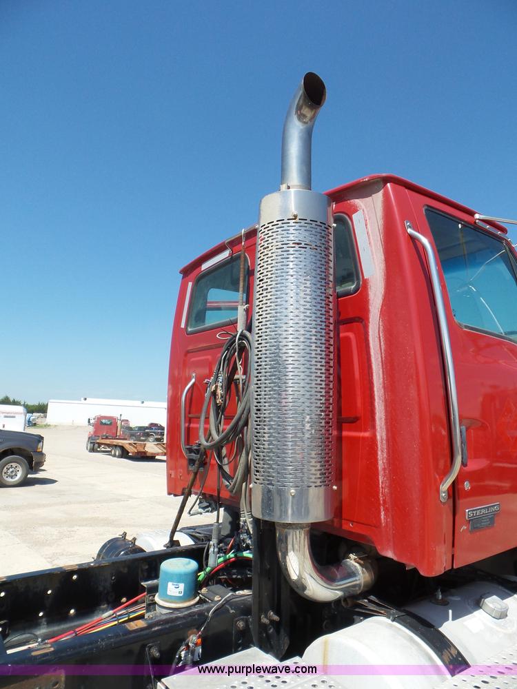 image for item L6843 2004 Sterling L9500 semi truck