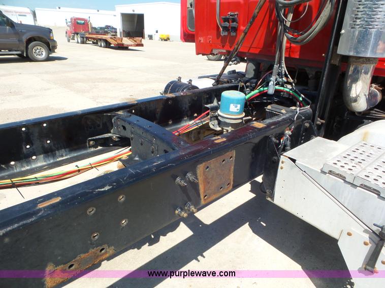 image for item L6843 2004 Sterling L9500 semi truck