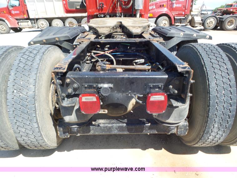 image for item L6843 2004 Sterling L9500 semi truck