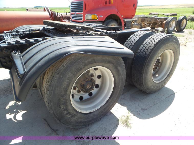 image for item L6843 2004 Sterling L9500 semi truck