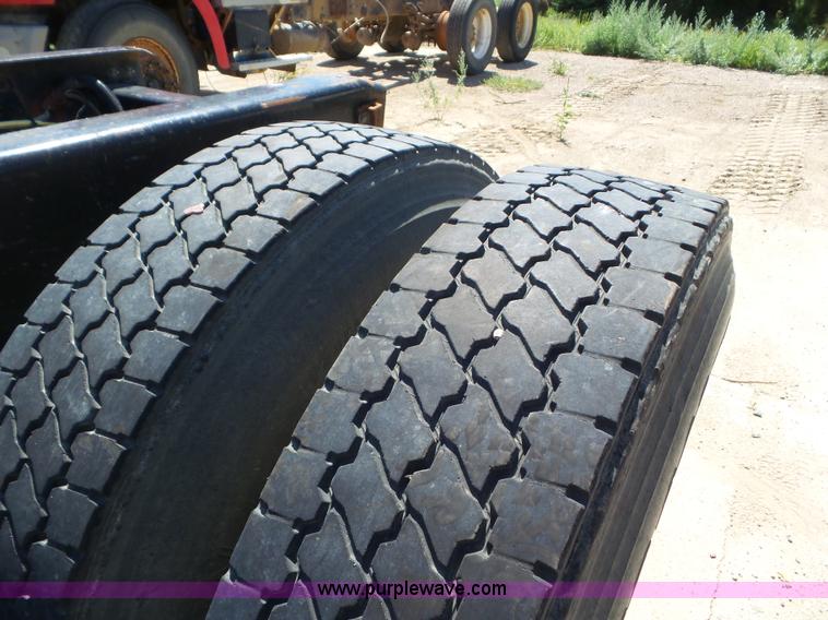 image for item L6843 2004 Sterling L9500 semi truck