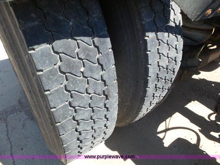 image for item L6843 2004 Sterling L9500 semi truck