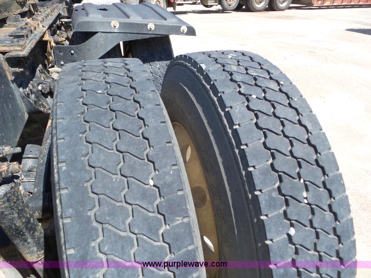 image for item L6843 2004 Sterling L9500 semi truck