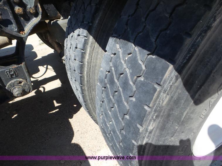 image for item L6843 2004 Sterling L9500 semi truck