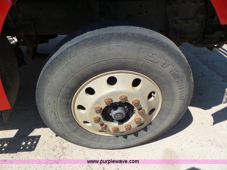 image for item L6843 2004 Sterling L9500 semi truck