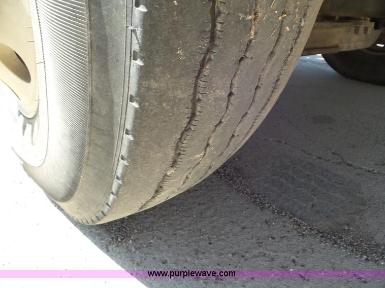 image for item L6843 2004 Sterling L9500 semi truck