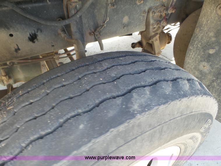 image for item L6843 2004 Sterling L9500 semi truck