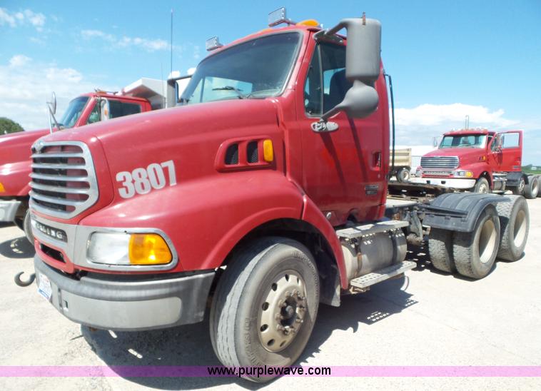 image for item L6845 2000 Sterling L9500 semi truck